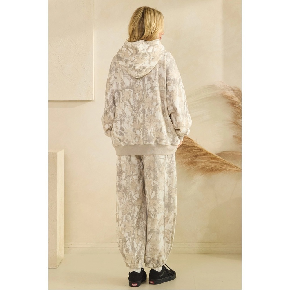 Veveret Gray Camo Fleece Joggers Pants and Hoodie Set - Picture 2 of 3